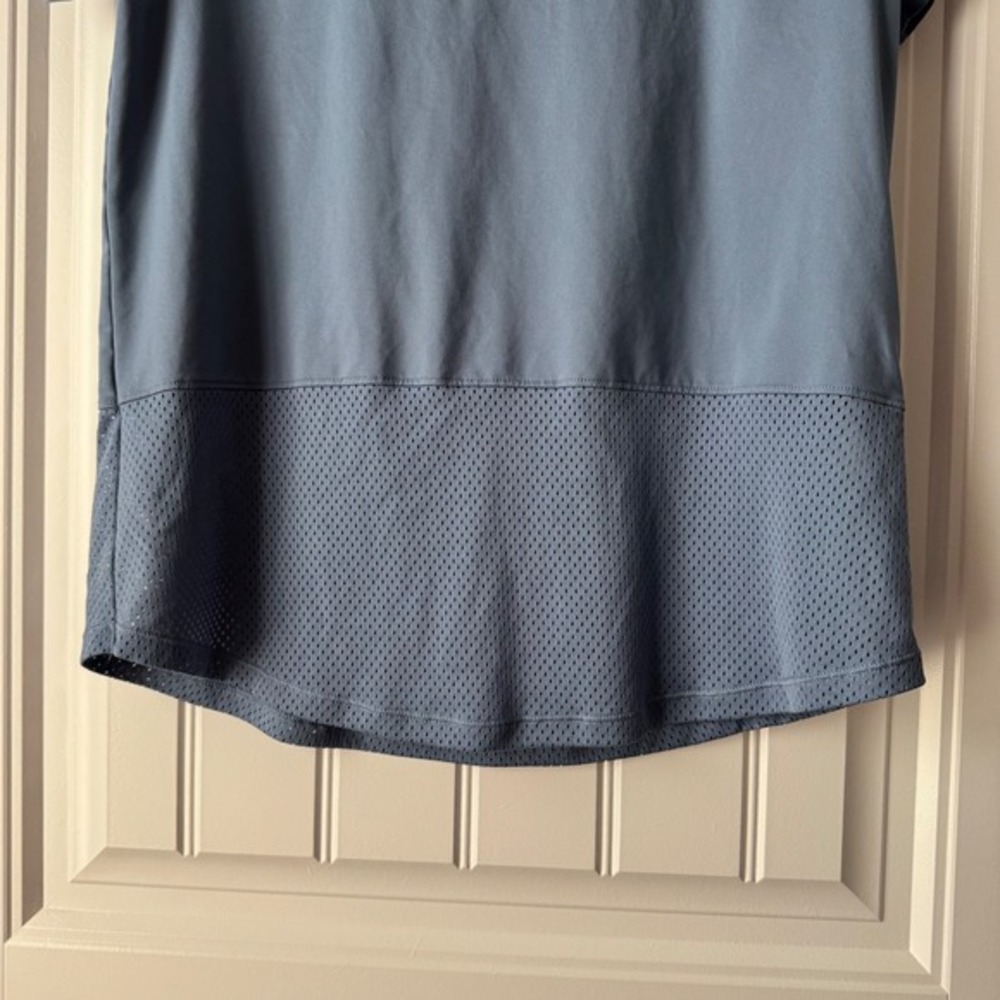 Under Armour Womens Blue Mesh Panel Open Back Short Sleeve Workout‎ Top Large - Picture 7 of 9